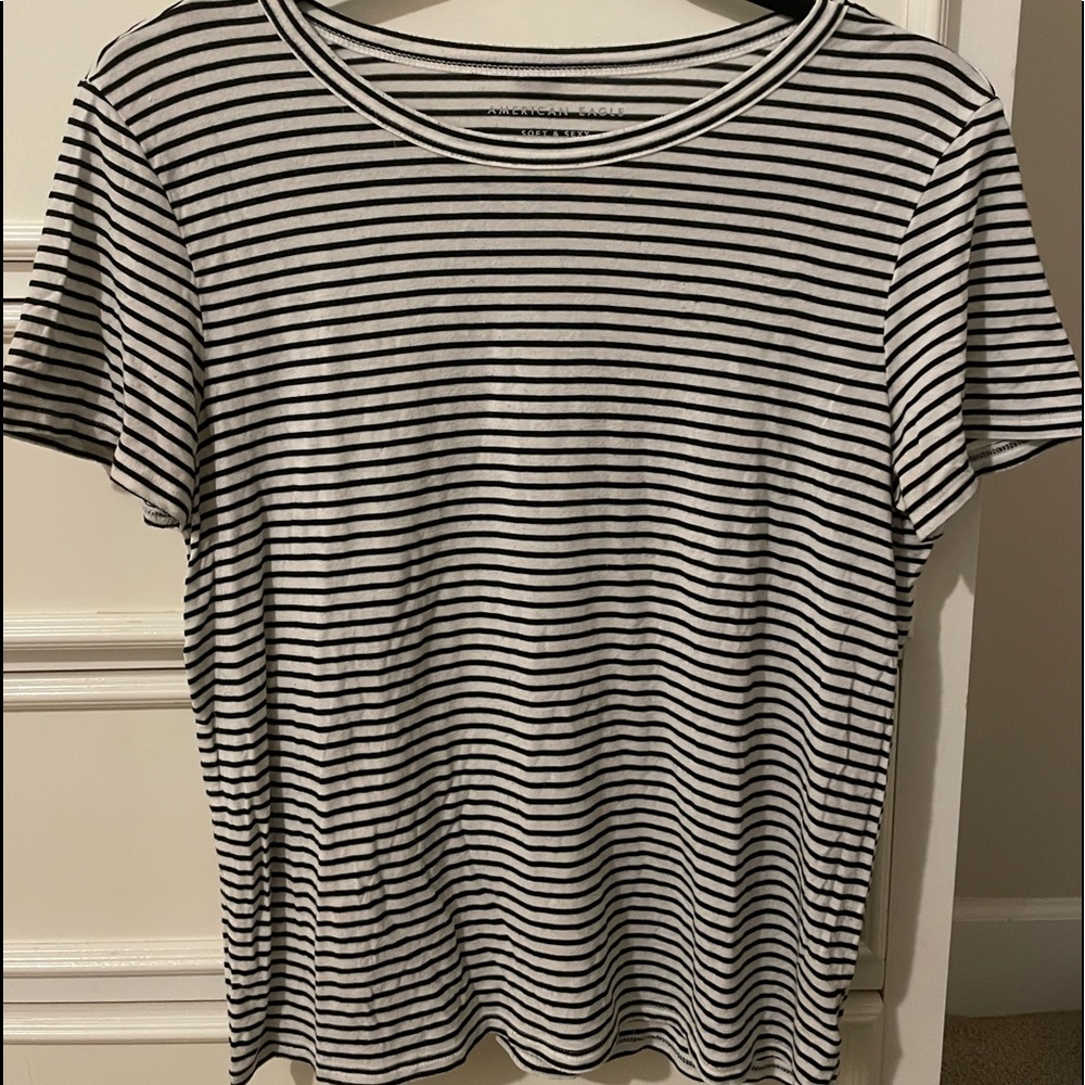 american eagle t-shirt
